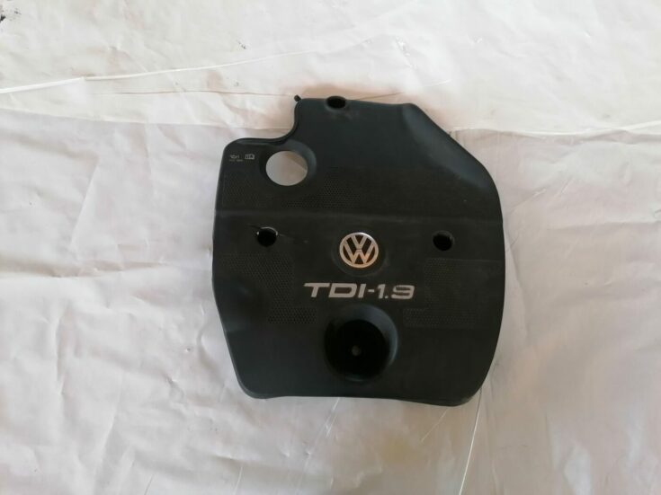 Dzinēja dekoratīvais vāks priekš VW NEW BEETLE 2001