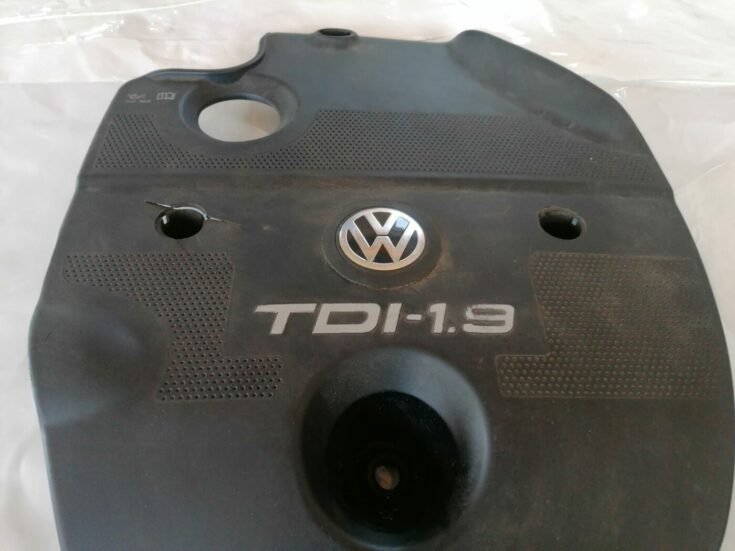 Dzinēja dekoratīvais vāks priekš VW NEW BEETLE 2001