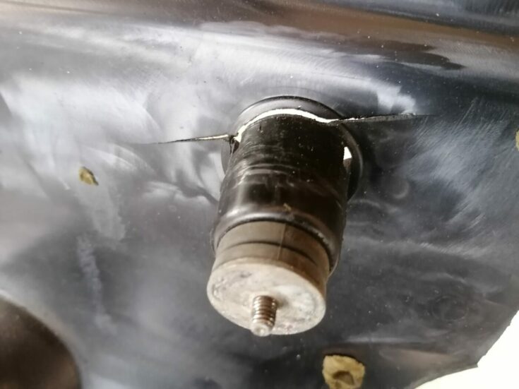 Dzinēja dekoratīvais vāks priekš VW NEW BEETLE 2001