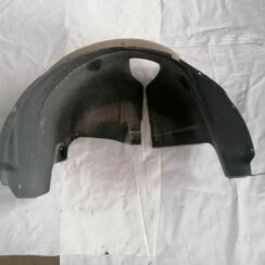 Aizmugurējais kreisais paspārns priekš VW NEW BEETLE 2001