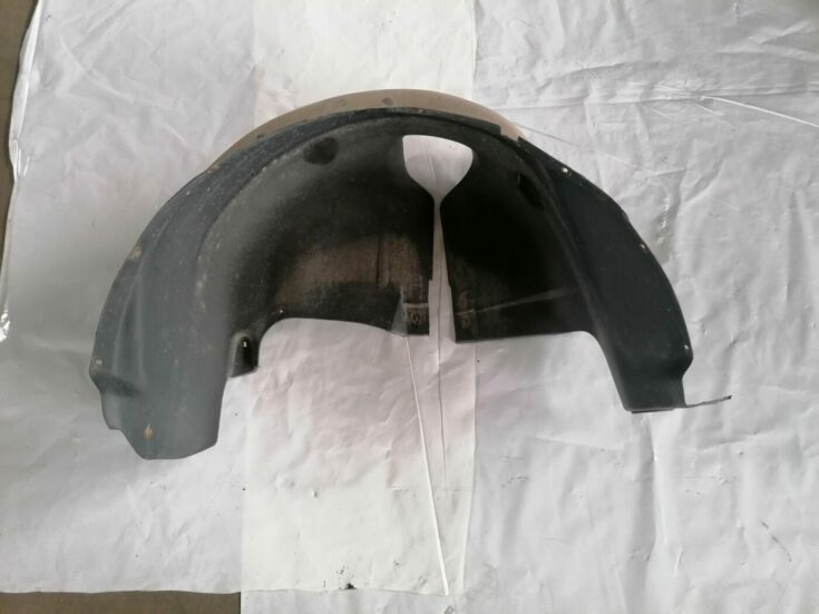 Aizmugurējais kreisais paspārns priekš VW NEW BEETLE 2001