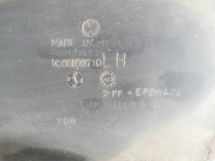 Aizmugurējais kreisais paspārns priekš VW NEW BEETLE 2001