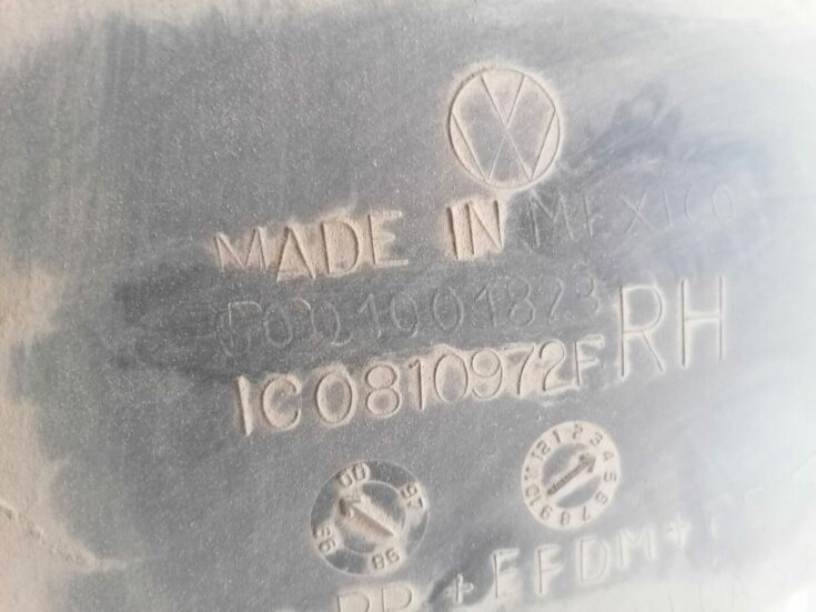 Aizmugurējais labais paspārns priekš VW NEW BEETLE 2001