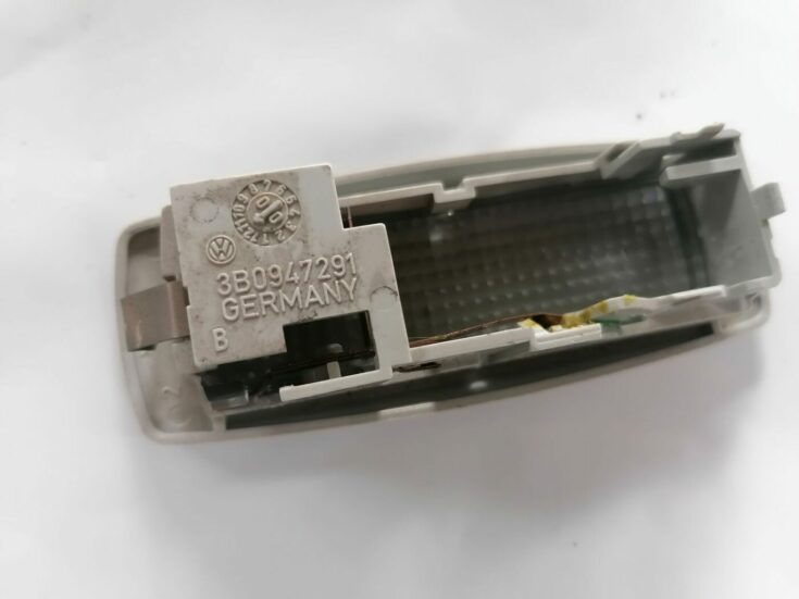 Aizmugurējo sēdvietu apgaismojums priekš VW NEW BEETLE 2001