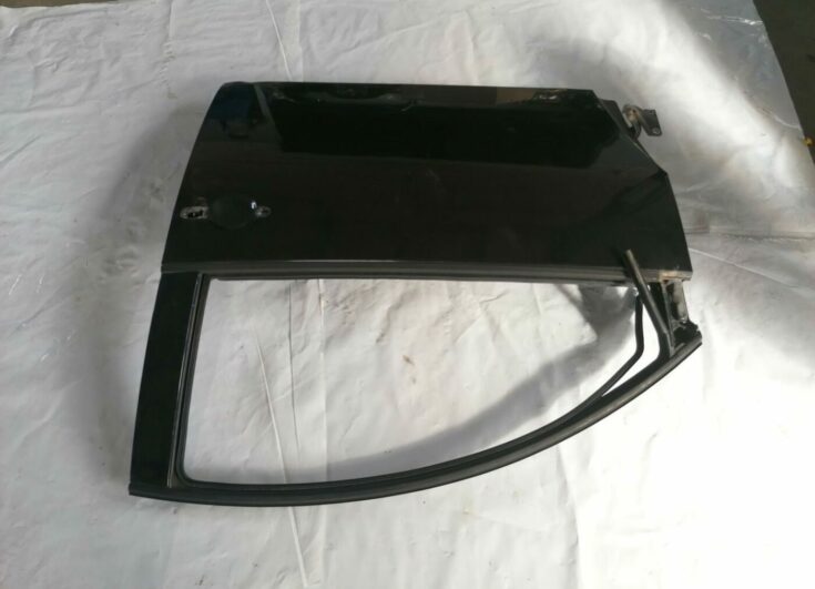 Priekšējās kreisās durvis priekš VW NEW BEETLE 2001