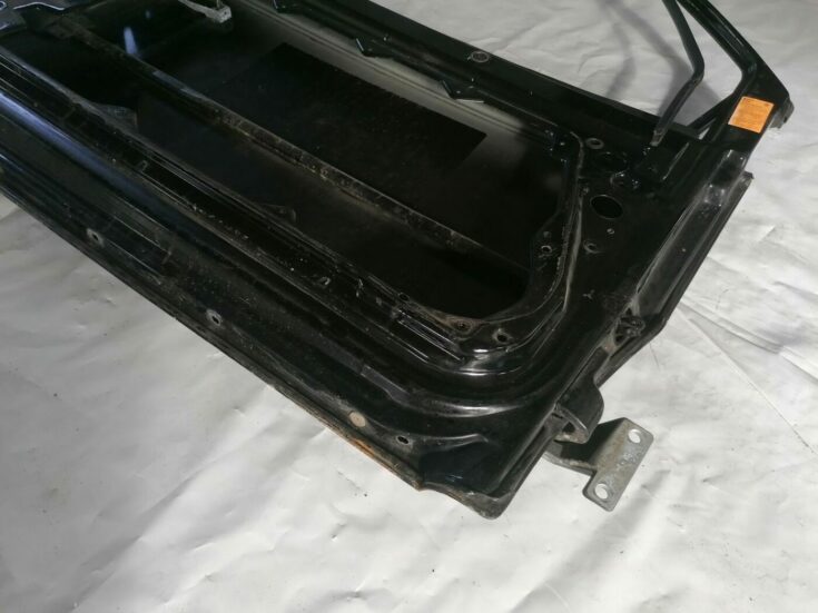 Priekšējās kreisās durvis priekš VW NEW BEETLE 2001