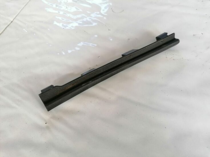 Mērinstrumentu paneļa sānu apdare priekš AUDI A4 2001 SEDAN