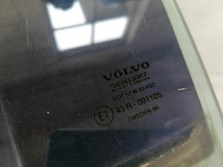Aizmugurējo kreiso durvju stikls priekš VOLVO V70 2000