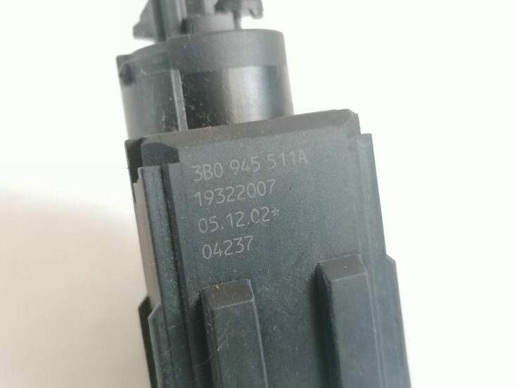 Bremžu signāla slēdzis priekš VW PASSAT 2003 UNIVERSAL BLUE