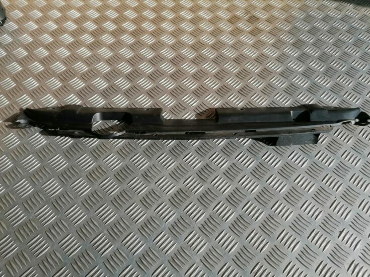 Radiatoru augšēja uzlika priekš HONDA CIVIC 2004