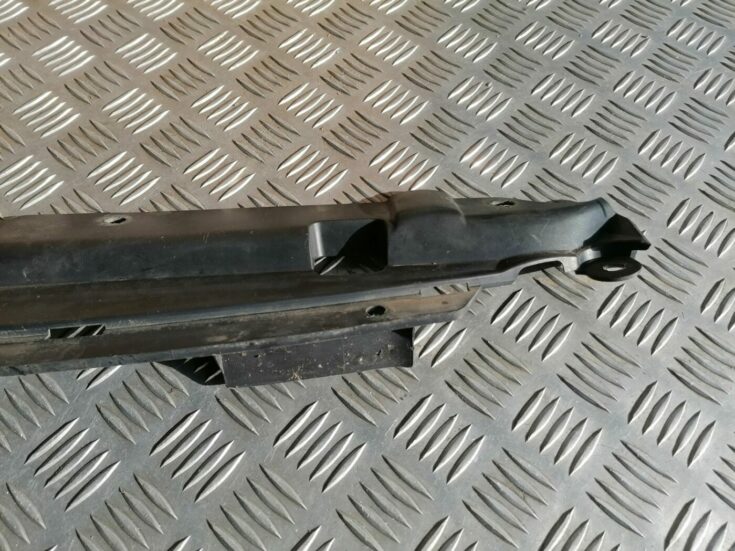 Radiatoru augšēja uzlika priekš HONDA CIVIC 2004