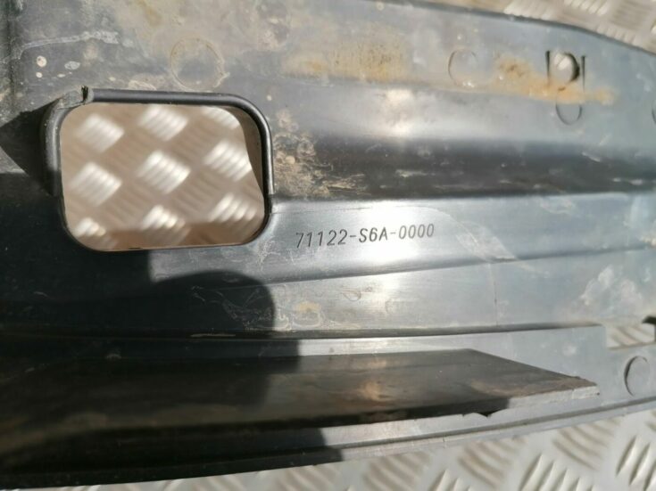Radiatoru augšēja uzlika priekš HONDA CIVIC 2004