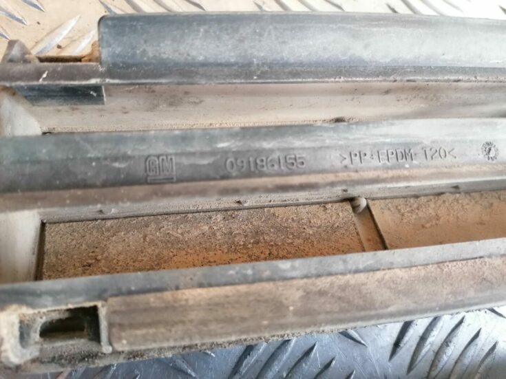 Virsbūves ventilācijas reste priekš OPEL VECTRA C 2002
