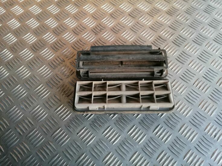 Virsbūves ventilācijas reste priekš OPEL VECTRA C 2002