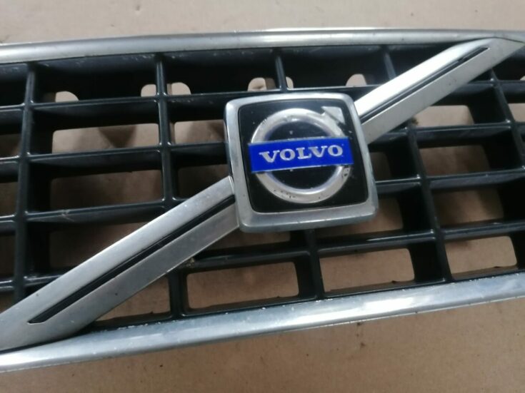 Bufera reste priekš VOLVO S60 2004