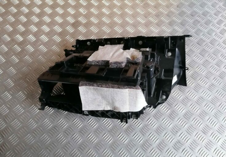 Mantu glabāšanas nodalījums pasažiera pusē priekš BMW 1 E87 2007 GRAPHITE