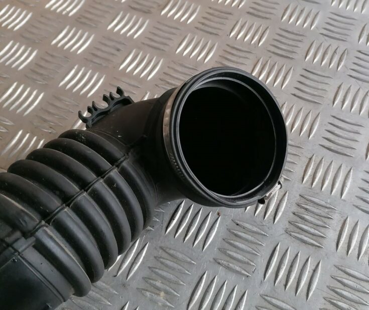 Interkulera caurule priekš BMW 1 E87 2007 GRAPHITE