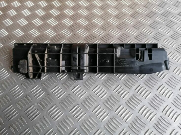 Radiatora kronšteins priekš BMW 1 E87 2007 GRAPHITE