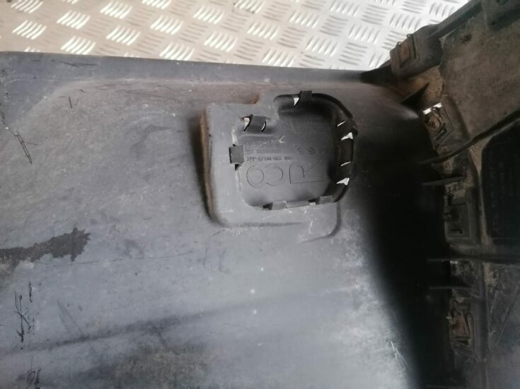 Priekšējais labais paspārns priekš BMW 1 E87 2007 GRAPHITE