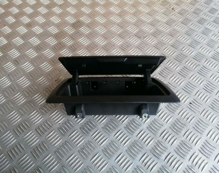 Mantu glabāšanas nodalījums augšā priekš BMW 1 E87 2007 GRAPHITE