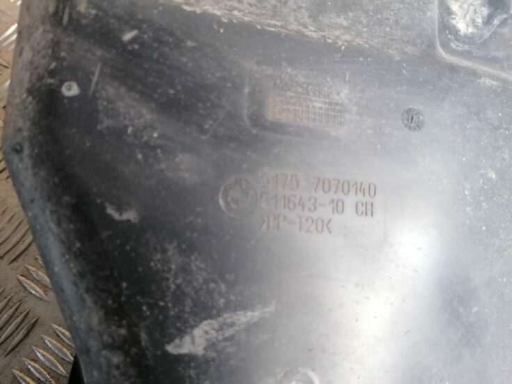 Virsbūves apakšējais aizsargs priekš BMW 1 E87 2007 GRAPHITE