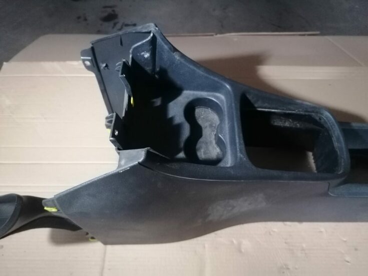 Centrālās konsoles apdares lielākā daļa priekš OPEL ZAFIRA 2002