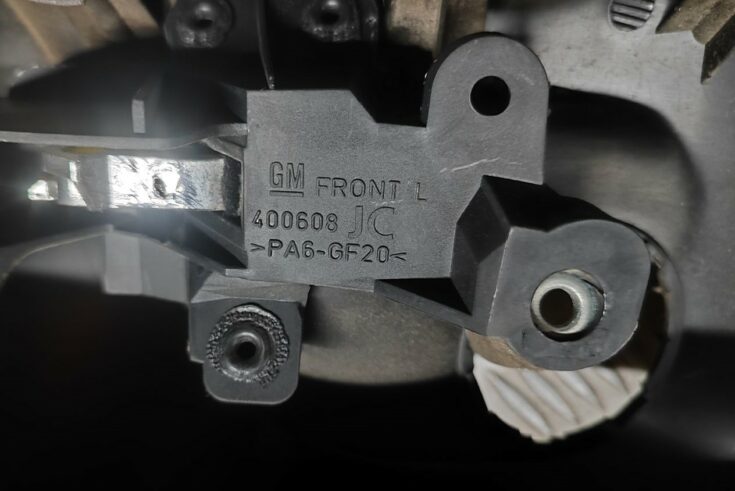 Priekšējo kreiso durvju apdare priekš OPEL ZAFIRA 2002