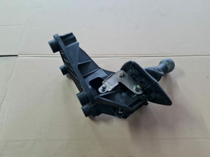 Ātrumu pārslēgšanas slēdzis priekš PEUGEOT 307 2003