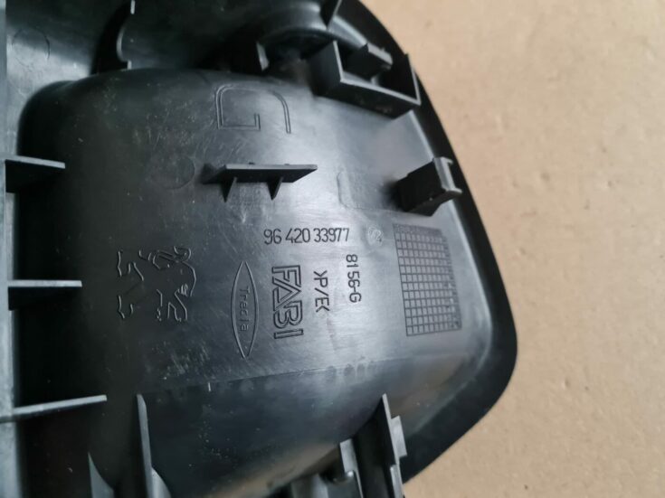 Bagāžnieka nodalījuma rokturis priekš PEUGEOT 307 2003