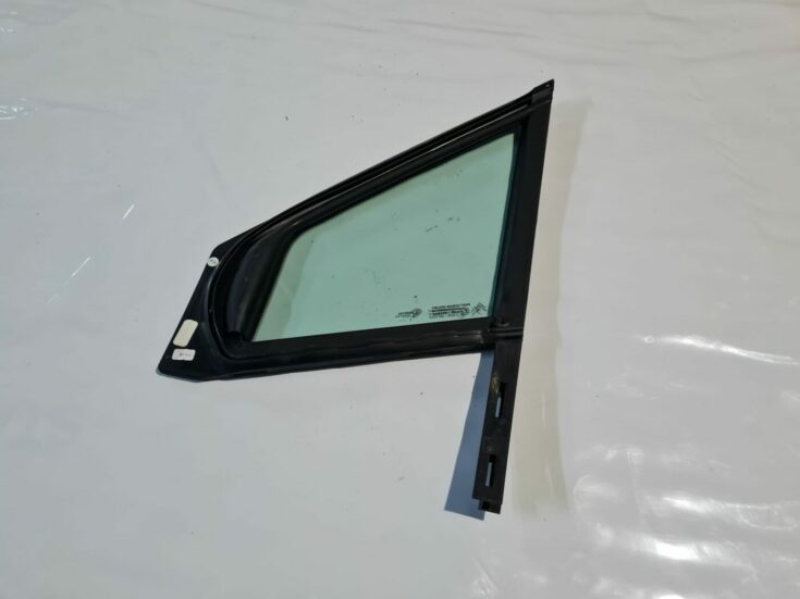 Priekšējais sānu stikls, pa labi priekš CITROEN C4 2006-2