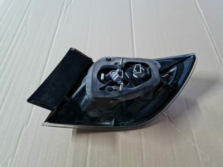 Aizmugurējais kreisais lukturis priekš MAZDA 3 2007