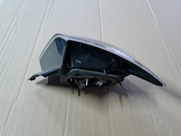 Aizmugurējais kreisais lukturis priekš MAZDA 3 2007