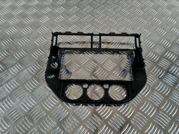 Mērinstrumentu paneļa dekoratīvais rāmis priekš FORD FOCUS C-MAX 2004