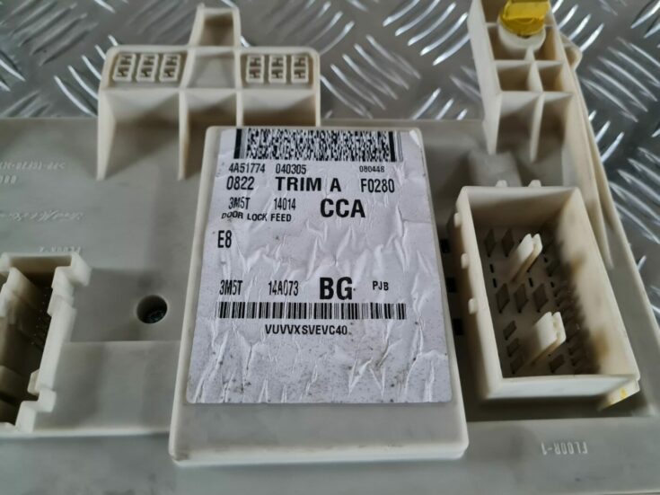 Drošinātāju bloks priekš FORD FOCUS C-MAX 2004