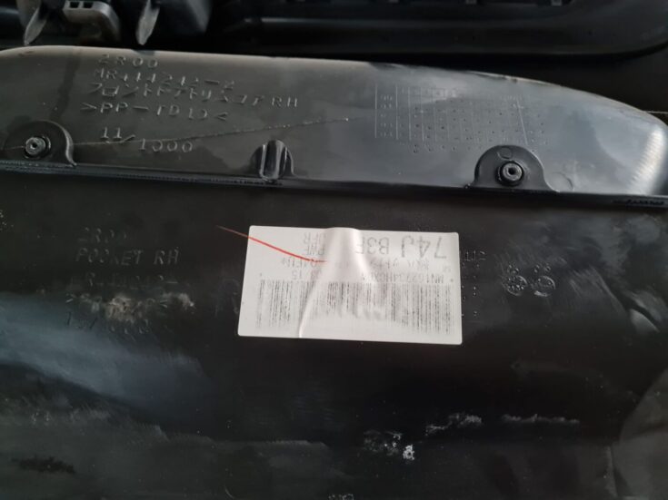 Priekšējo labo durvju apdare priekš MITSUBISHI LANCER 2006