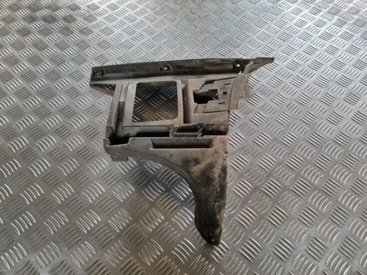 Aizmugurējā spārna un bufera stiprinājums priekš VOLVO V70 2003 SILVER