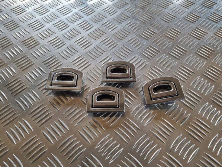 Kravas stiprināšanas eņģe bagāžniekā priekš VW PASSAT 2004 UNIVERSAL GREY