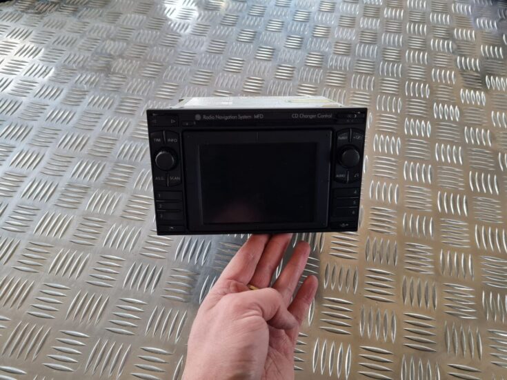 CD/DVD/Navigācijas bloks priekš VW PASSAT 2004 UNIVERSAL GREY