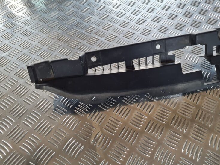 Radiatoru augšēja uzlika priekš SUBARU LEGACY 2010