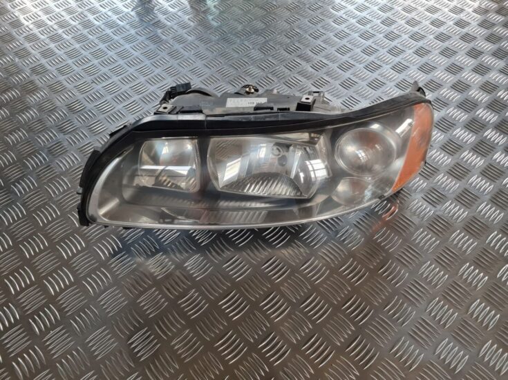 Priekšējais kreisais lukturis priekš VOLVO V70 2006