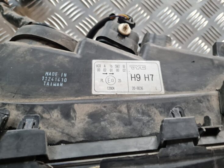Priekšējais kreisais lukturis priekš VOLVO V70 2006