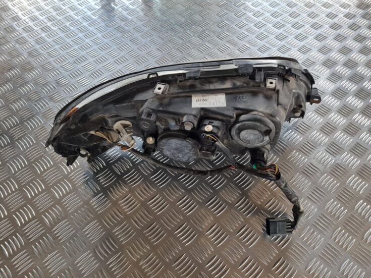 Priekšējais kreisais lukturis priekš VOLVO V70 2006