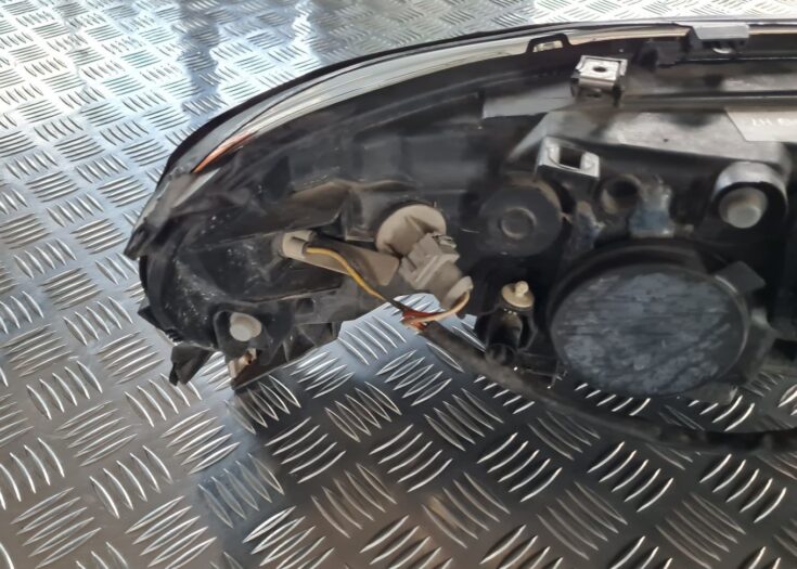Priekšējais kreisais lukturis priekš VOLVO V70 2006