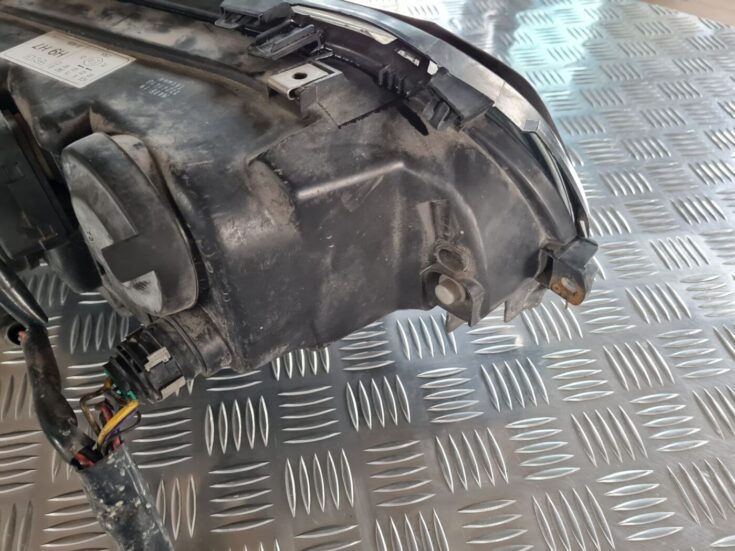 Priekšējais kreisais lukturis priekš VOLVO V70 2006