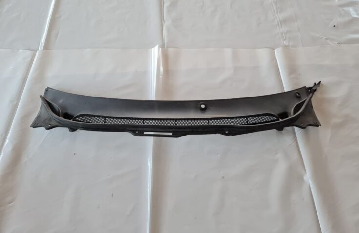 Vējstikla uzlikas (deflektora) režģis priekš VOLVO V70 2006