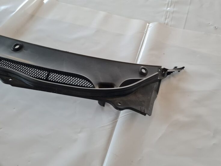 Vējstikla uzlikas (deflektora) režģis priekš VOLVO V70 2006