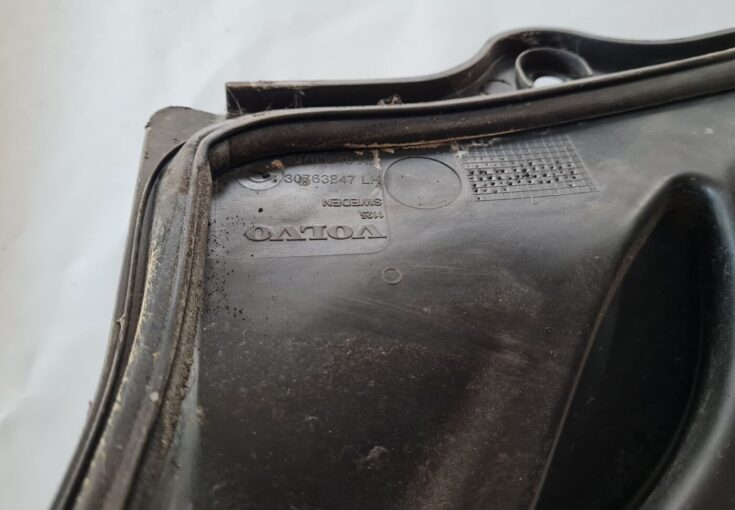 Vējstikla uzlikas (deflektora) režģis priekš VOLVO V70 2006