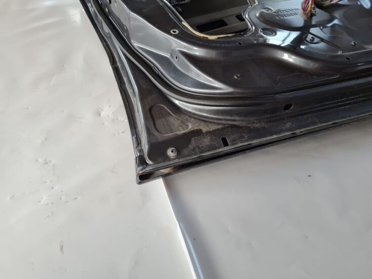 Priekšējās kreisās durvis priekš VOLVO V70 2006