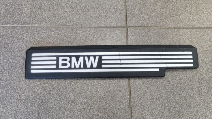Dzinēja dekoratīva vāka daļa priekš BMW 525 E60 2006 OLIVE