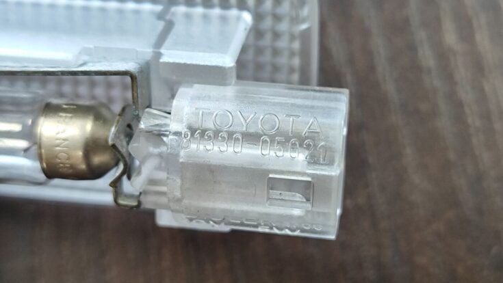 Aizmugurējo sēdvietu apgaismojums priekš TOYOTA COROLLA VERSO 2006